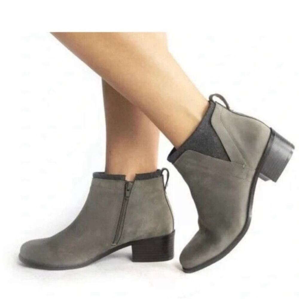 Vionic gray Joslyn leather with wool accents stacked heel ankle booties size 8